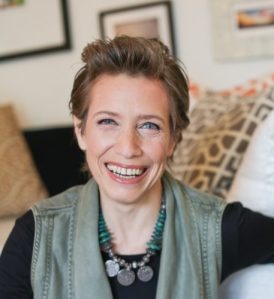 linda-ugelow-claimthestage-podcast-expressive-therapy-women-speakers-angelalussier