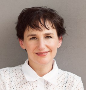 julia-mines-tedx-speech-coach-claimthestage-podcast-speaker-sisterhood