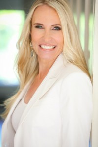 mia-hewett-claimthestage-public-speaking-angela-lussier-podcast-speakersisterhood