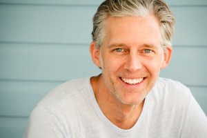 travis-thomas-liveyesand-claimthestage-public-speaking-podcast